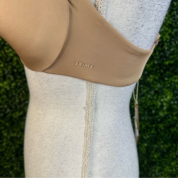 Nwt Skims wireless form Micro Strap Plunge Bra - Picture 6 of 10